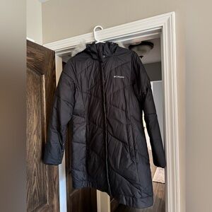 WOMENS SIZE M COLUMBIA PUFFER JACKET